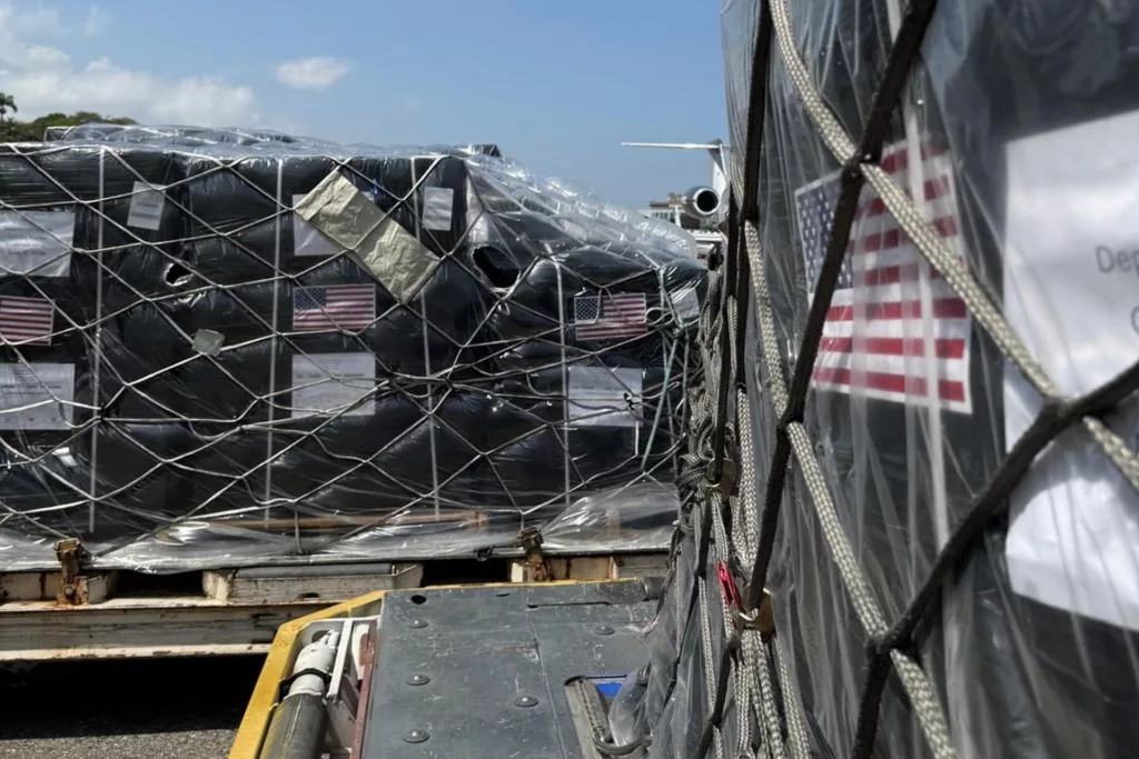 Venezuela recibe cargamento de seis toneladas de medicinas provenientes de EE. UU.