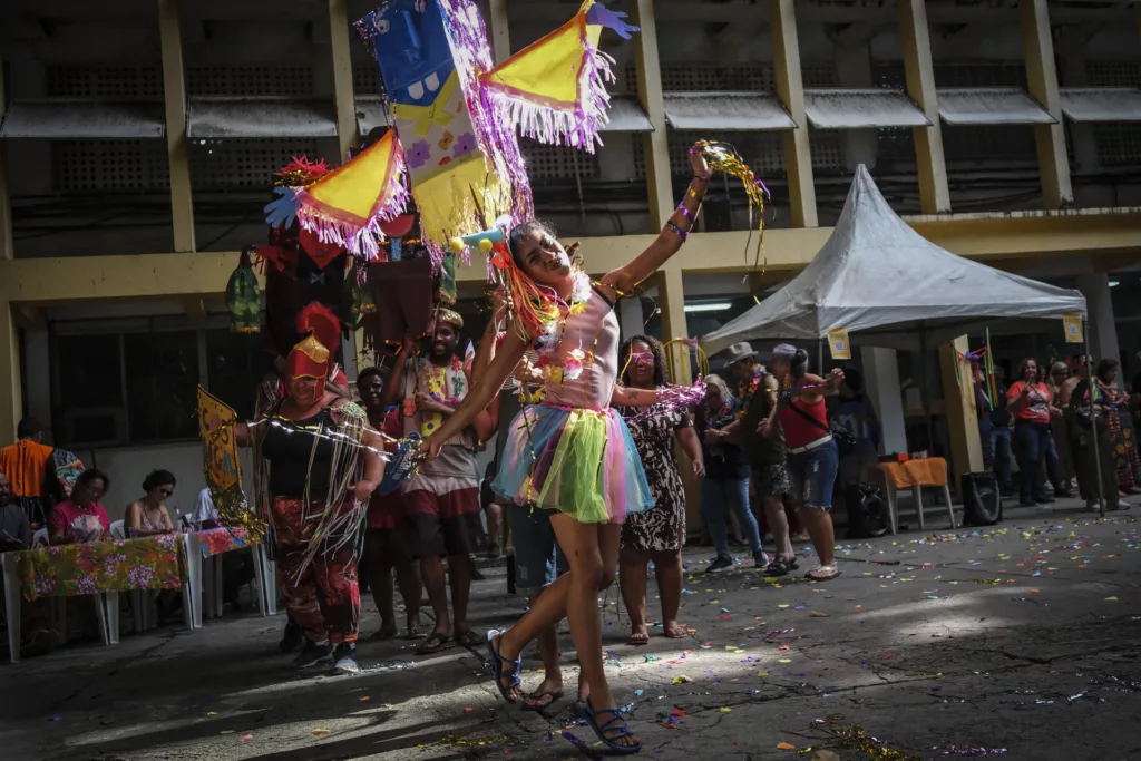 Carnaval de la inclusión: El desfile que une a pacientes y médicos en las calles de Río