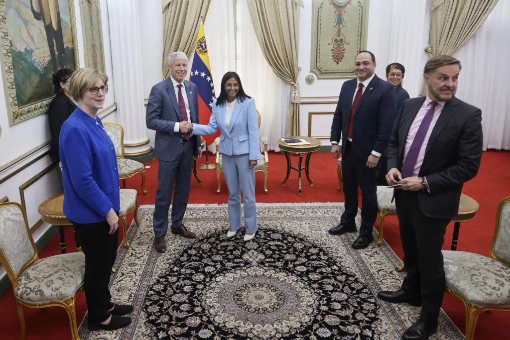 El secretario de Energía de EE. UU. se reúne con Delcy Rodríguez para consolidar acuerdos petroleros