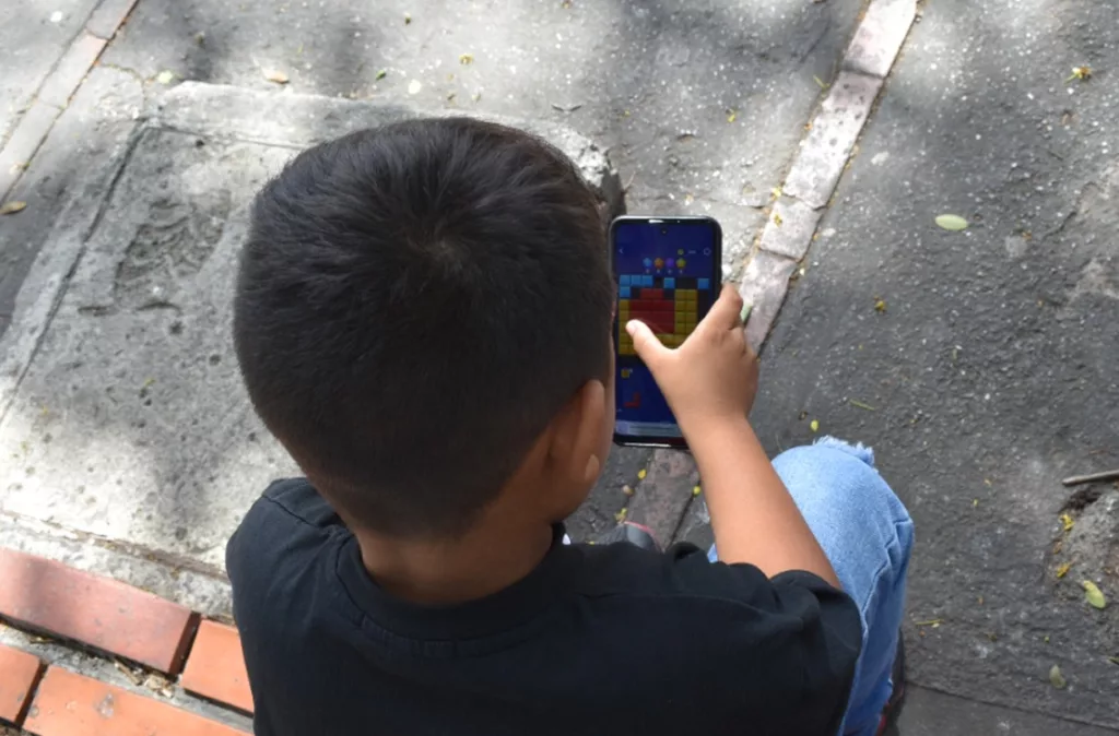 Países han restringido el uso de redes sociales