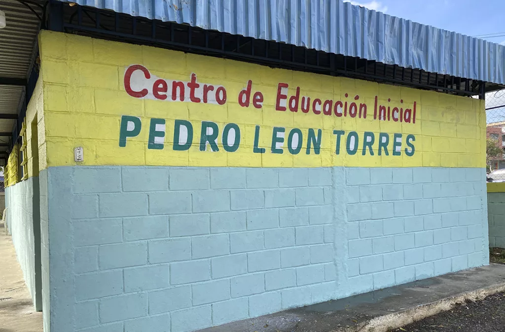 representantes recuperan áreas del preescolar Pedro León Torres