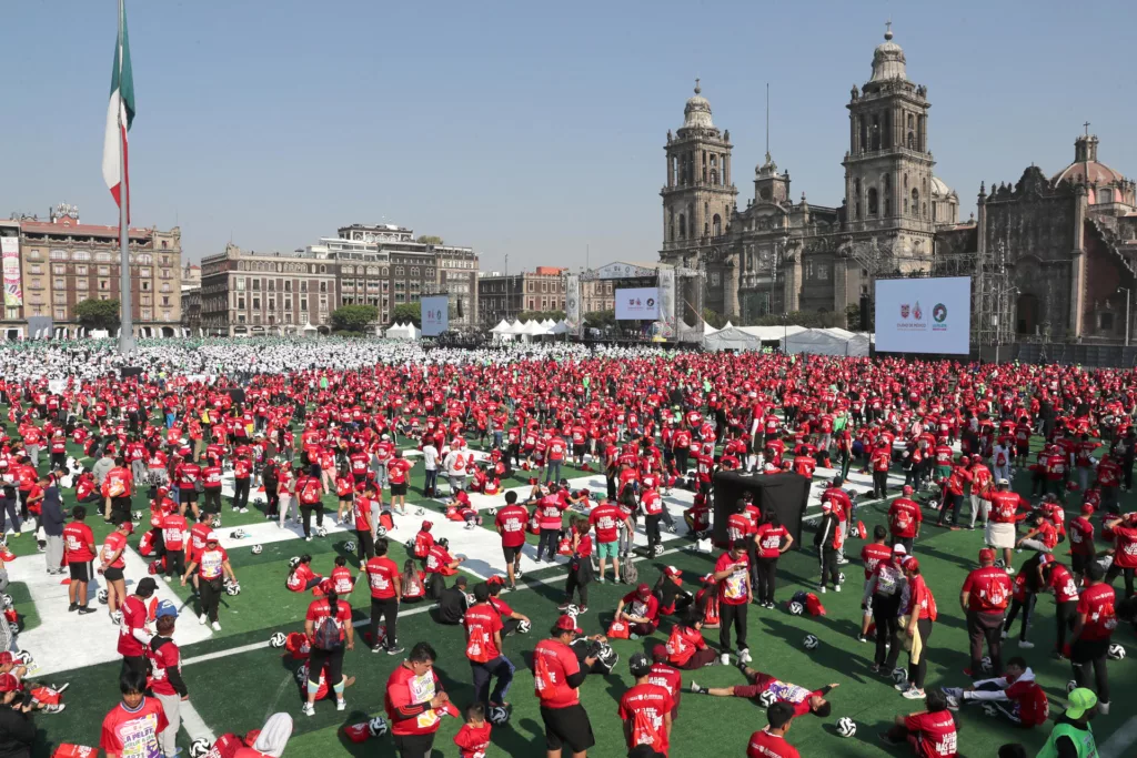 Ciudad de México rompe el Récord Guinness con la clase de fútbol más grande del mundo