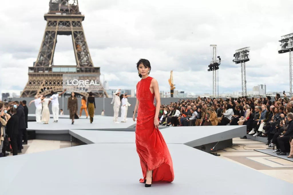 París se convierte en el epicentro de la moda mundial con el inicio de la Fashion Week femenina