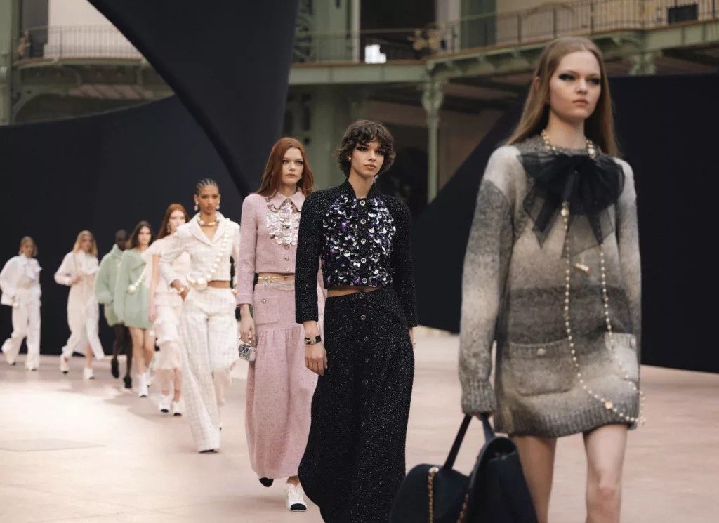 París se convierte en el epicentro de la moda mundial con el inicio de la Fashion Week femenina