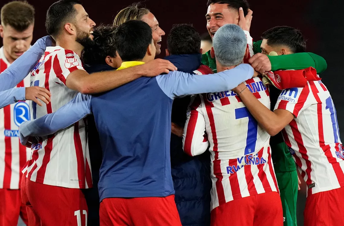 El Atlético va a la final de la Copa del Rey a pesar de caer goleados 3-0 El Atlético va a la final de la Copa del Rey a pesar de caer goleados 3-0