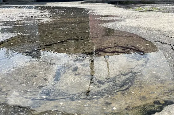 Bote de agua en Los Rastrojos