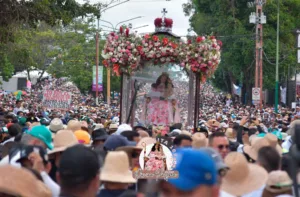 Vestida de fe: Conoce los trajes que llevó la Divina Pastora en esta visita 168