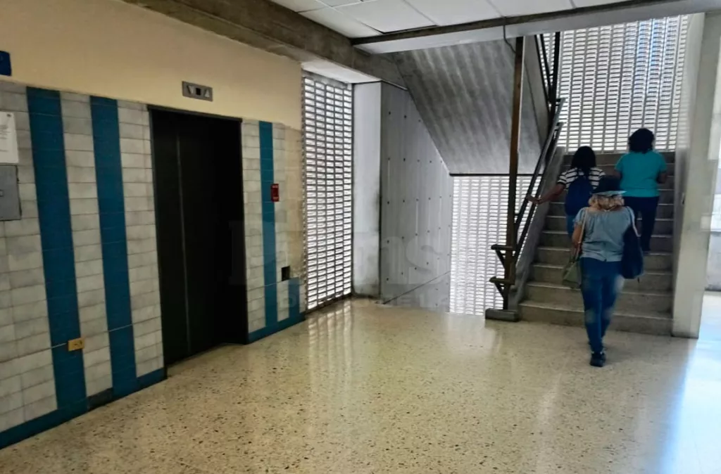 Morosidad en algunos edificios de Barquisimeto deja ascensores fuera de servicio