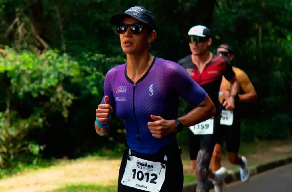 La venezolana Camila Valdez Carreño conquista el Ironman 70.3 de Curitiba y clasifica al Mundial de Niza