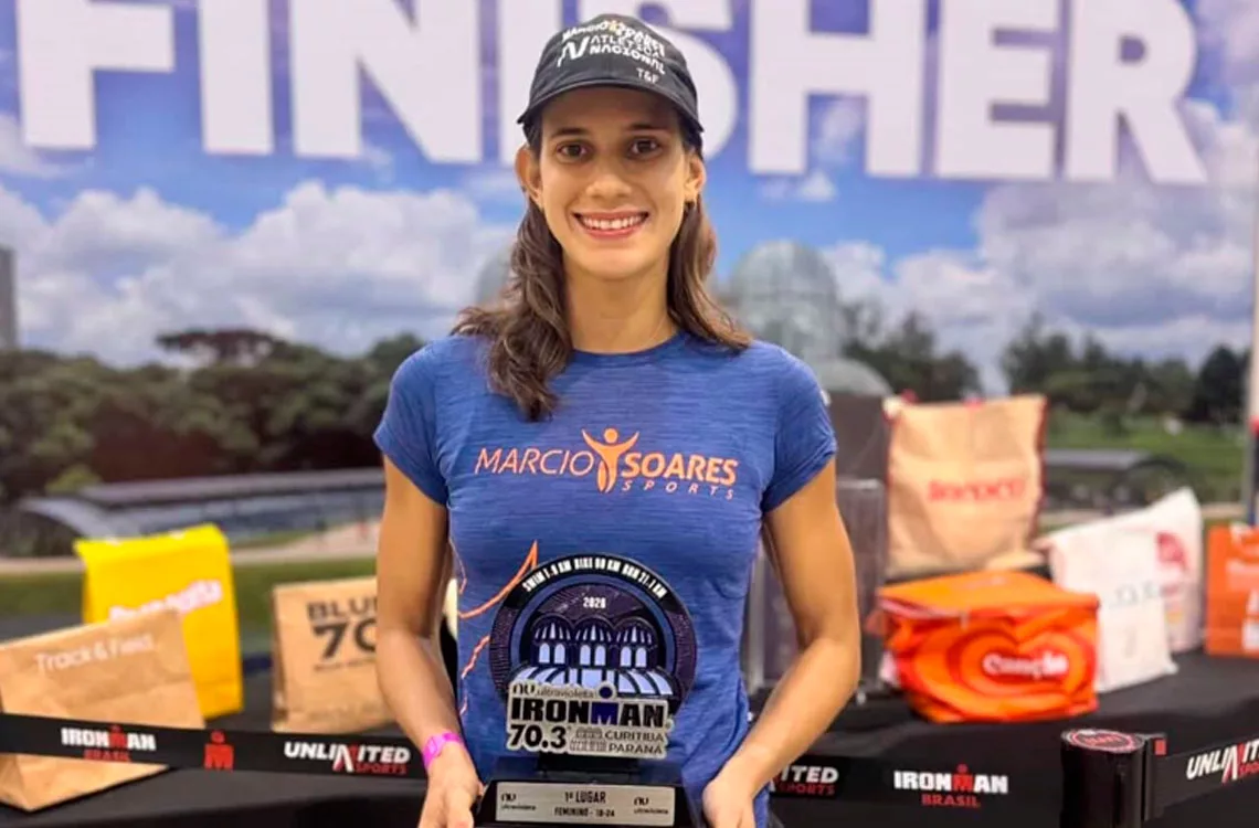 La venezolana Camila Valdez Carreño conquista el Ironman 70.3 de Curitiba y clasifica al Mundial de Niza