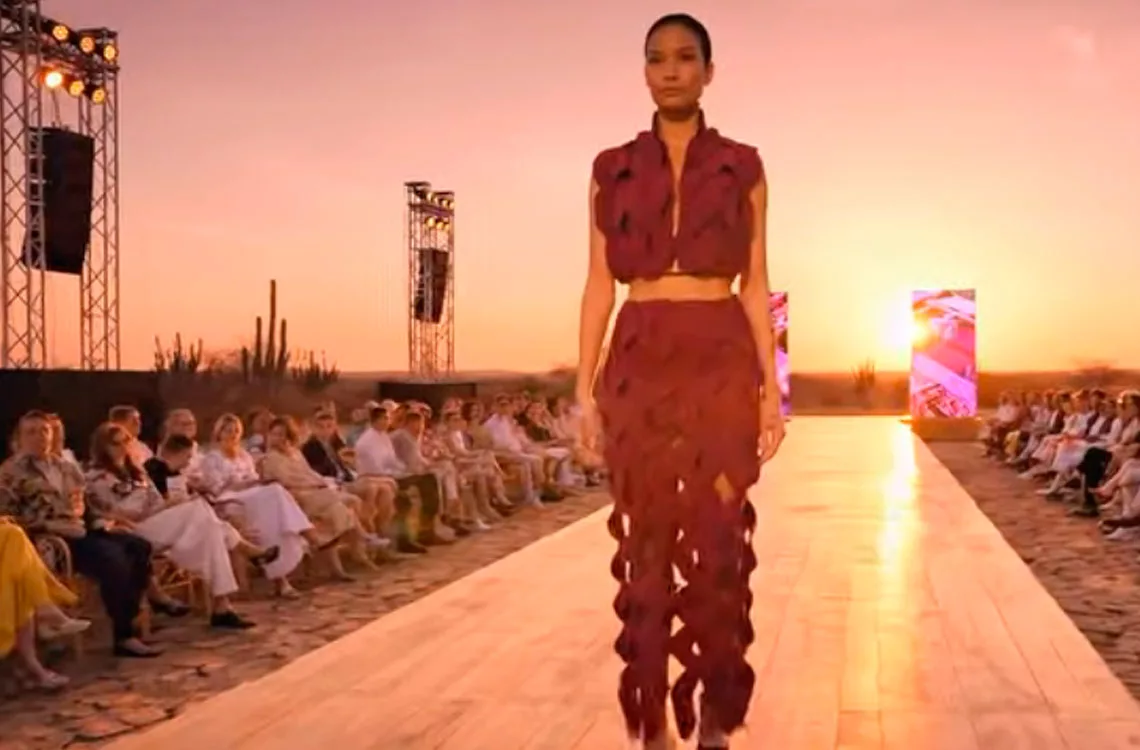 La diseñadora Yenny Bastida recrea el desierto de Carora con Inteligencia artificial para el Miami Fashion Week