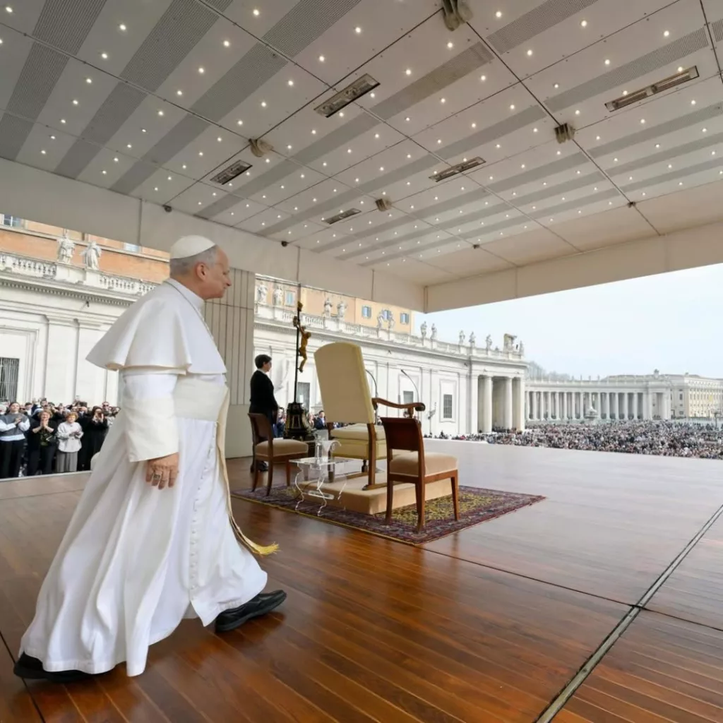 León XIV hace un llamado a la paz en el mundo y pide frenar el "espiral de violencia"