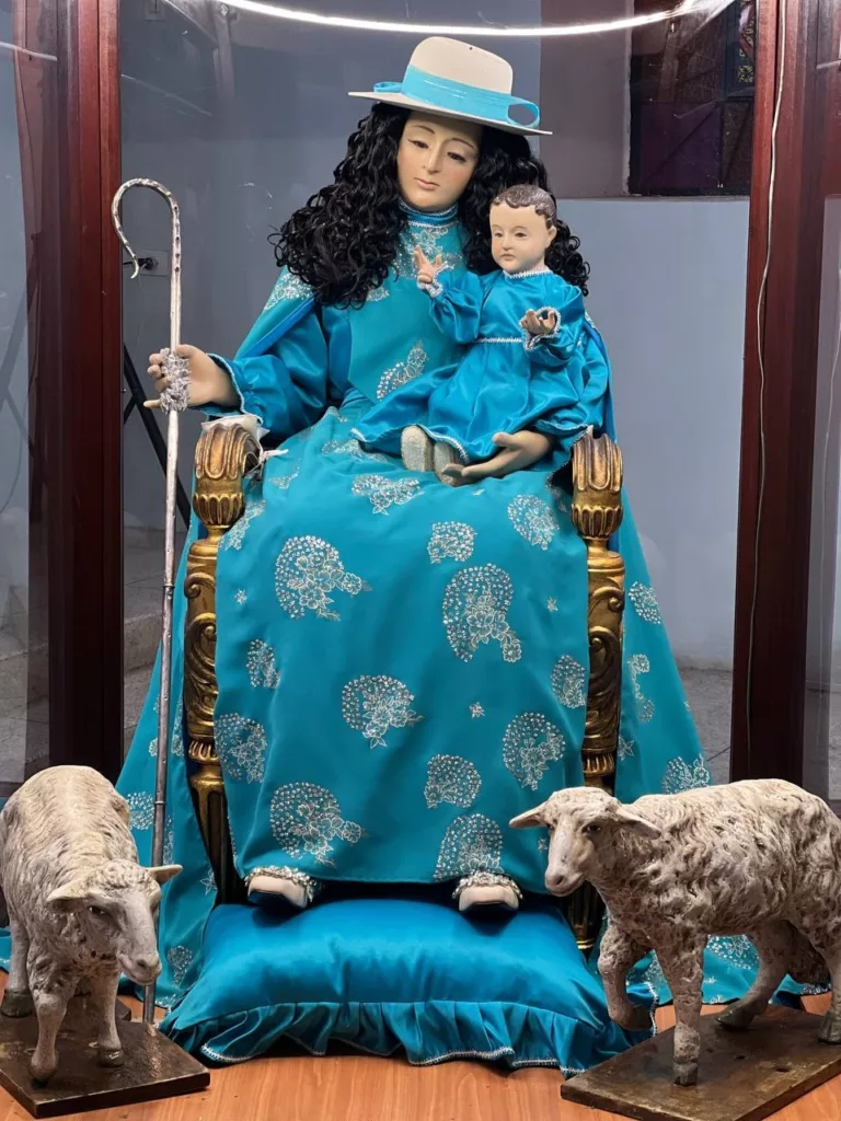 Vestida de fe: Conoce los trajes que llevó la Divina Pastora en esta visita 168
