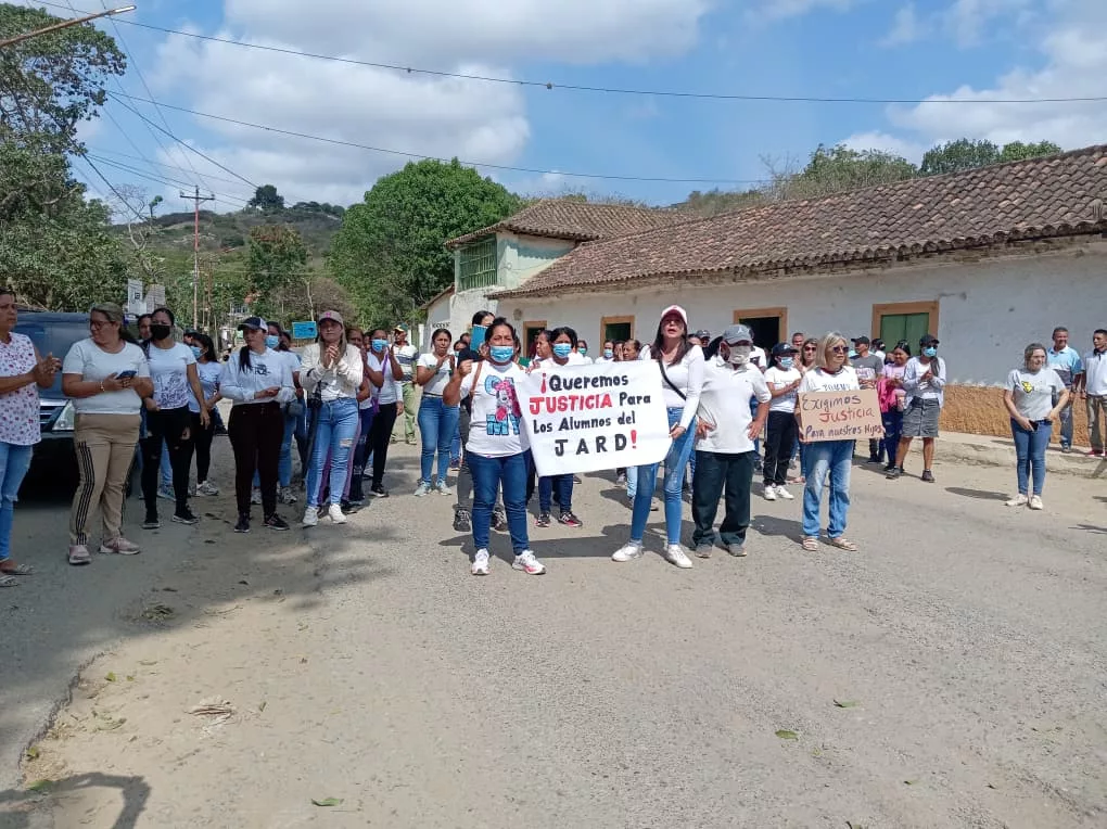 Representantes protestan en Aguada Grande por falta de respuesta ante caso de intoxicación