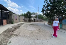 En la comunidad de La Peña urge agua, asfaltado y reparación de la pasarela