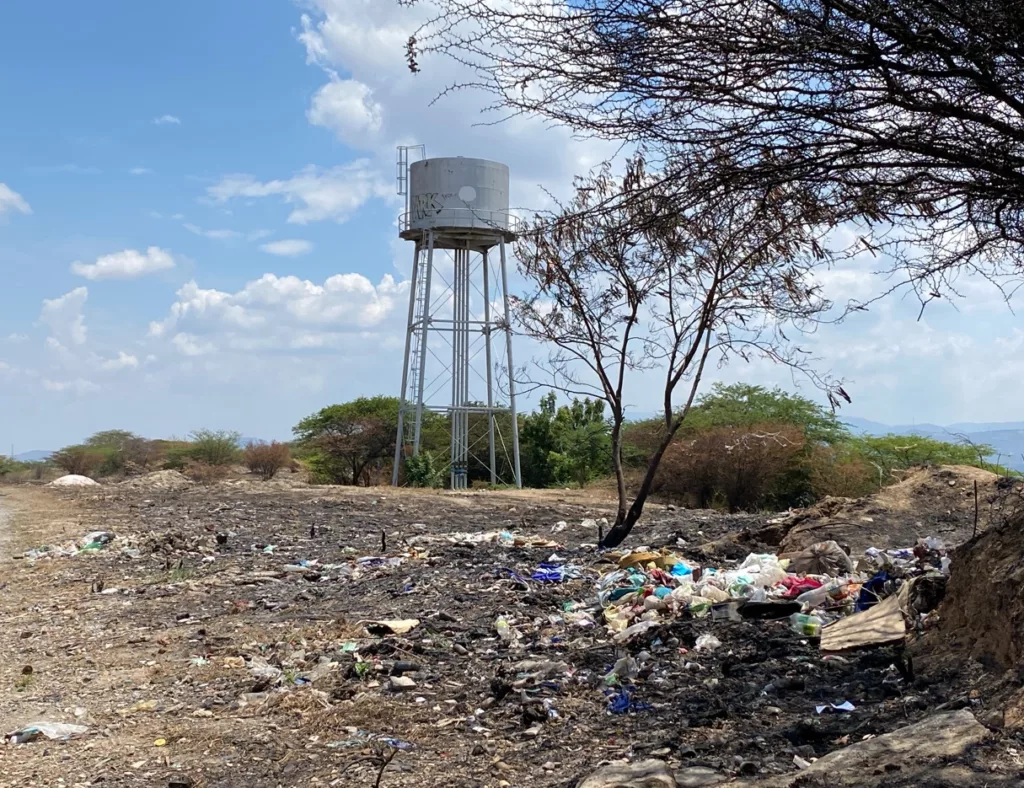 En la comunidad de La Peña urge agua, asfaltado y reparación de la pasarela