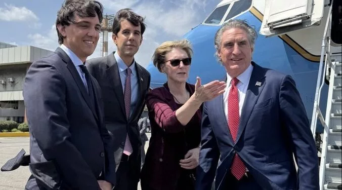 Doug Burgum, secretario de Interior de EE.UU., llega a Venezuela para evaluar el sector minero Doug Burgum, secretario de Interior de EE.UU., llega a Venezuela para evaluar el sector minero