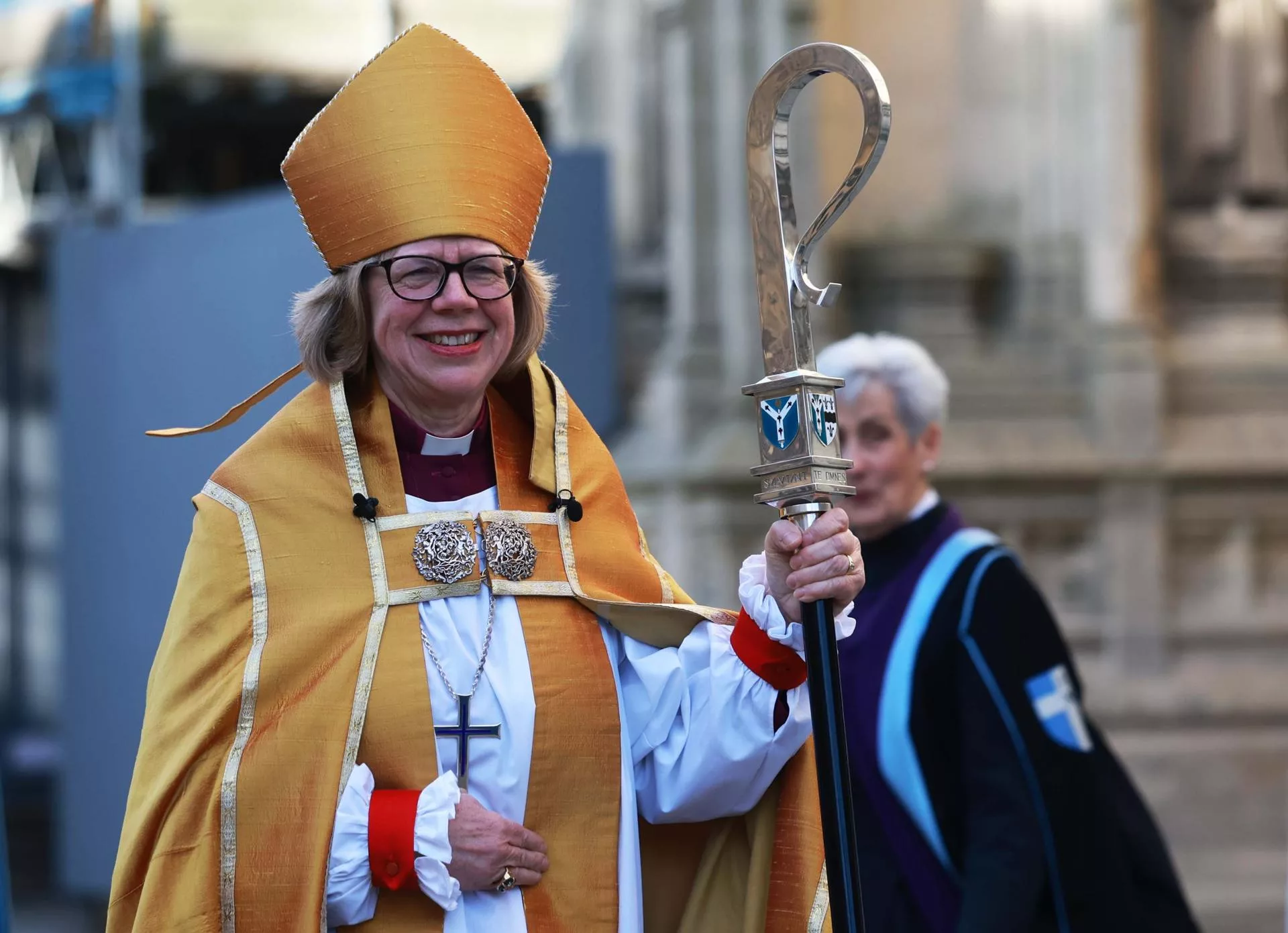 Sarah Mullally hace historia al ser entronizada como la primera mujer primada de la Iglesia anglicana