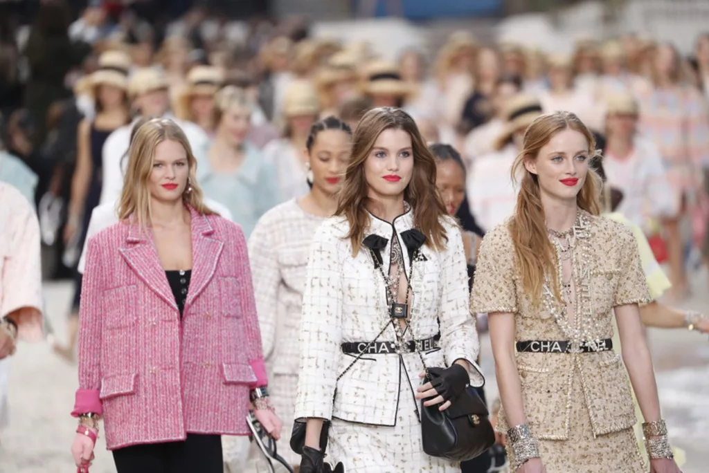 París se convierte en el epicentro de la moda mundial con el inicio de la Fashion Week femenina