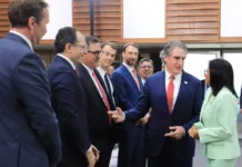 Venezuela y Estados Unidos suscriben acuerdos con la petrolera Shell y negocian exportación de oro