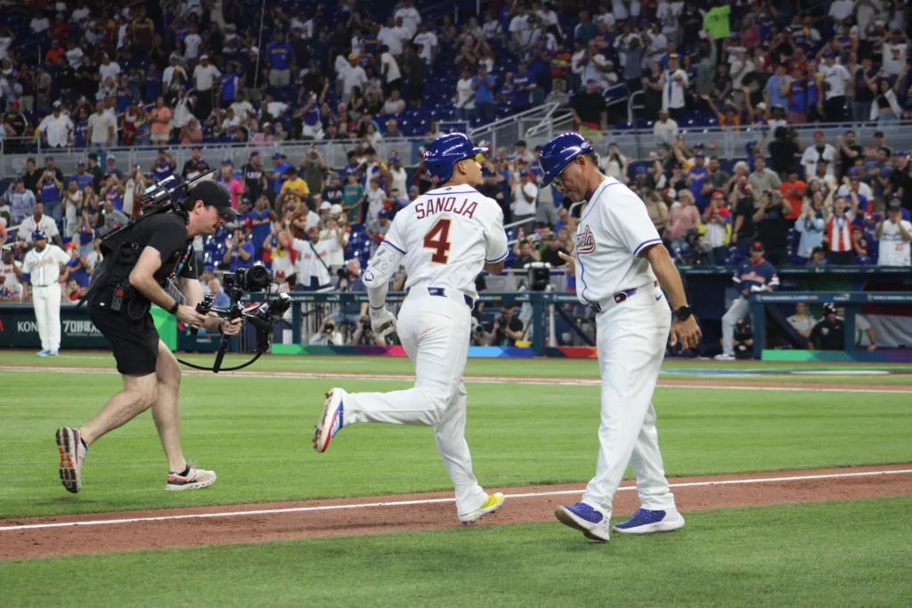 Venezuela supera a Países Bajos e inicia ganando el Clásico Mundial