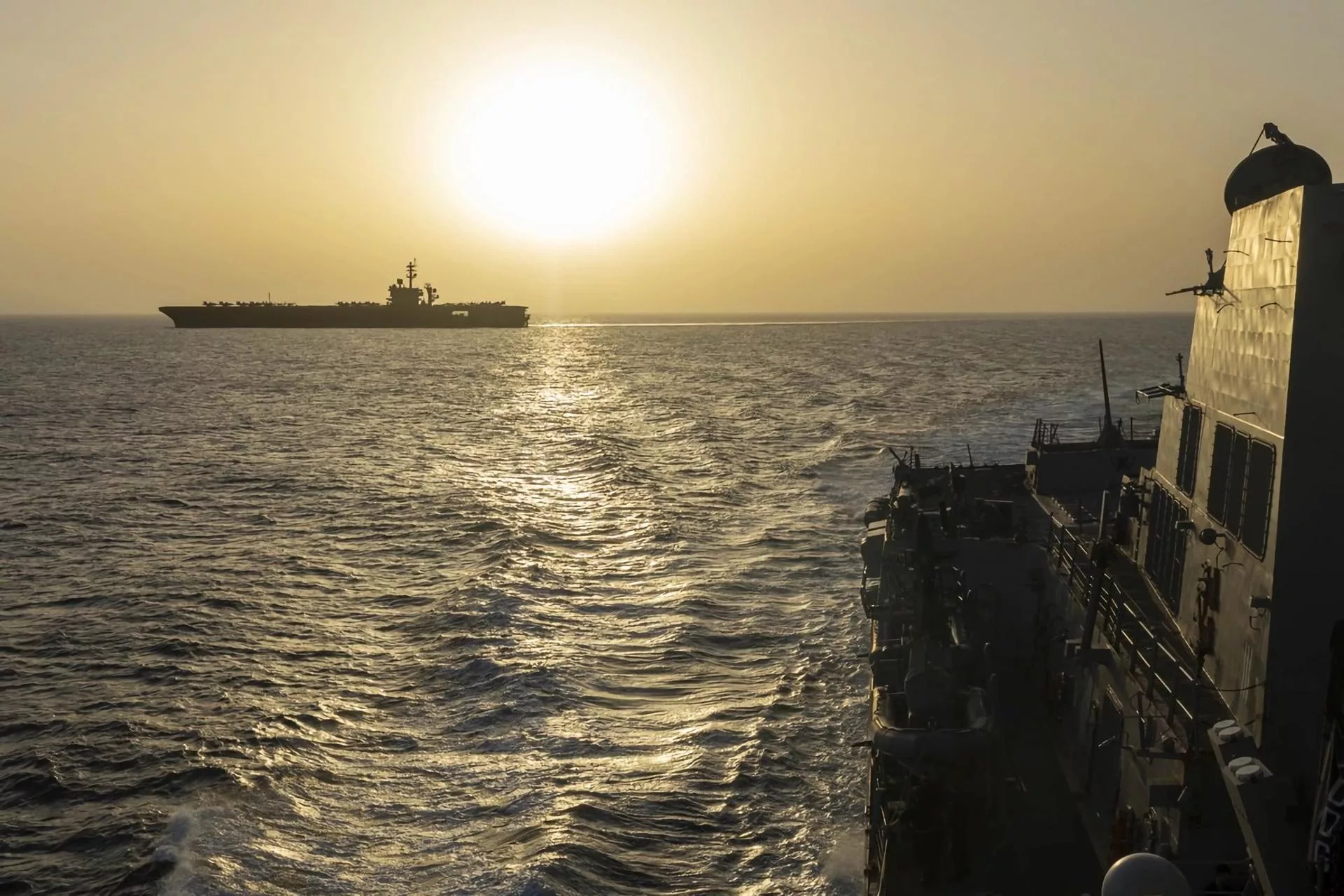 Trump mantiene el bloqueo naval a Irán pese a la reapertura del estrecho de Ormuz