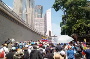 Marchas en Caracas: Gremios y oficialismo coinciden en las calles por el salario