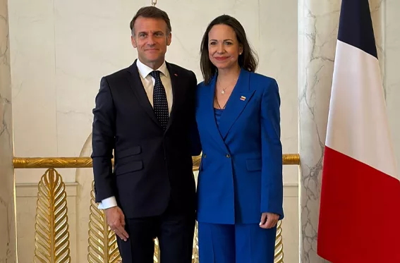 Macron y Machado abordan la importancia de una 