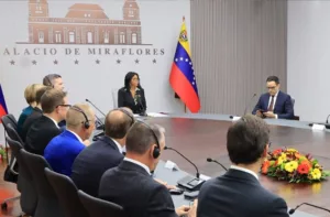 “Una licencia no brinda seguridad jurídica”: El mensaje de Delcy Rodríguez a EEUU