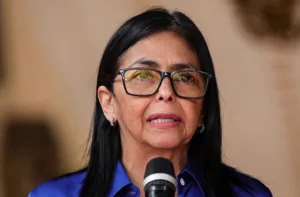 Rodríguez solicita al FMI acceso a 5.000 millones de dólares para infraestructura y estabilidad en el país