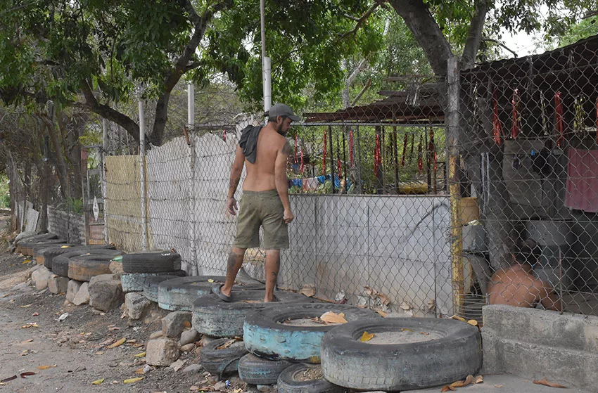 En alerta: Comunidades buscan proteger viviendas de las próximas lluvias