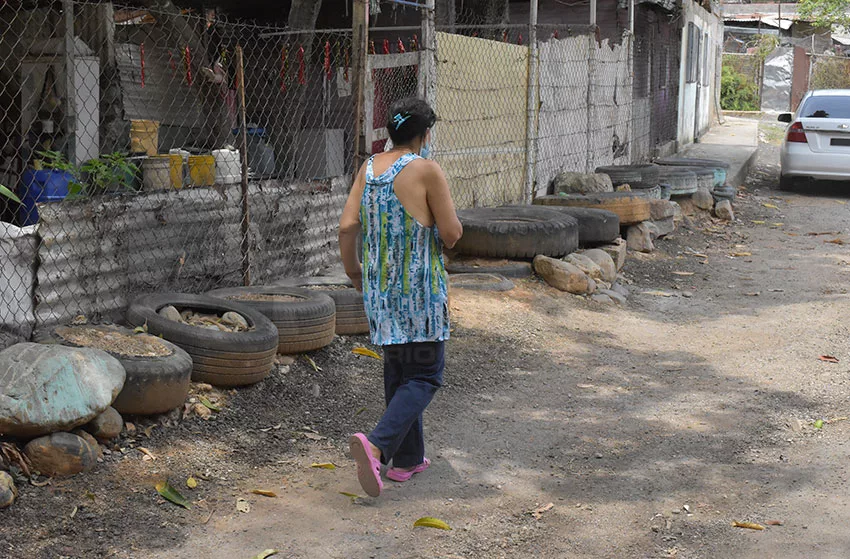En alerta: Comunidades buscan proteger viviendas de las próximas lluvias