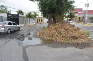 Más de 60 familias y escuela de Patarata afectados por bote de aguas blancas