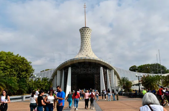 Visita a los siete templos en Barquisimeto invita a orar en silencio