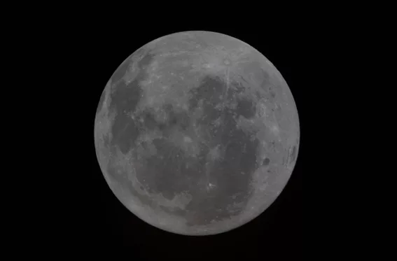 Tripulación de Artemis II avista la cara oculta de la Luna antes del sobrevuelo