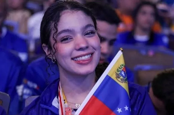 Venezolana Angelina Ferrer Romero se alza con el oro mundial en robótica
