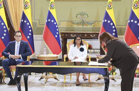 Venezuela y Chevron amplían operaciones petroleras bajo nuevo marco legal