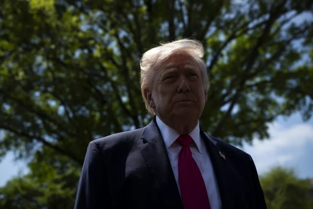 Trump mantiene el bloqueo naval a Irán pese a la reapertura del estrecho de Ormuz