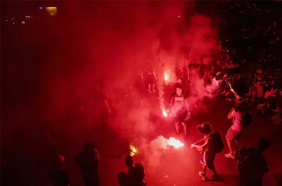 Celebraciones por el título de Champions del PSG en Francia dejan un muerto y centenares de heridos