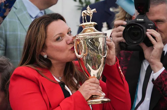¡Histórico! Cherie DeVaux se convirtió en la primera entrenadora en ganar el Derby de Kentucky