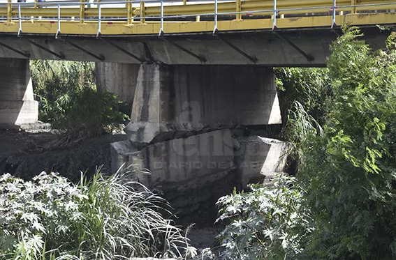 Cierre total del puente entre Santa Rosa y Yacural tras daños críticos en su estructura