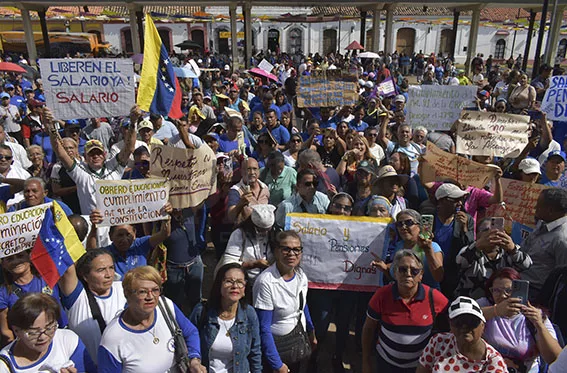 Crisis estructural sepulta a los gremios y colegios