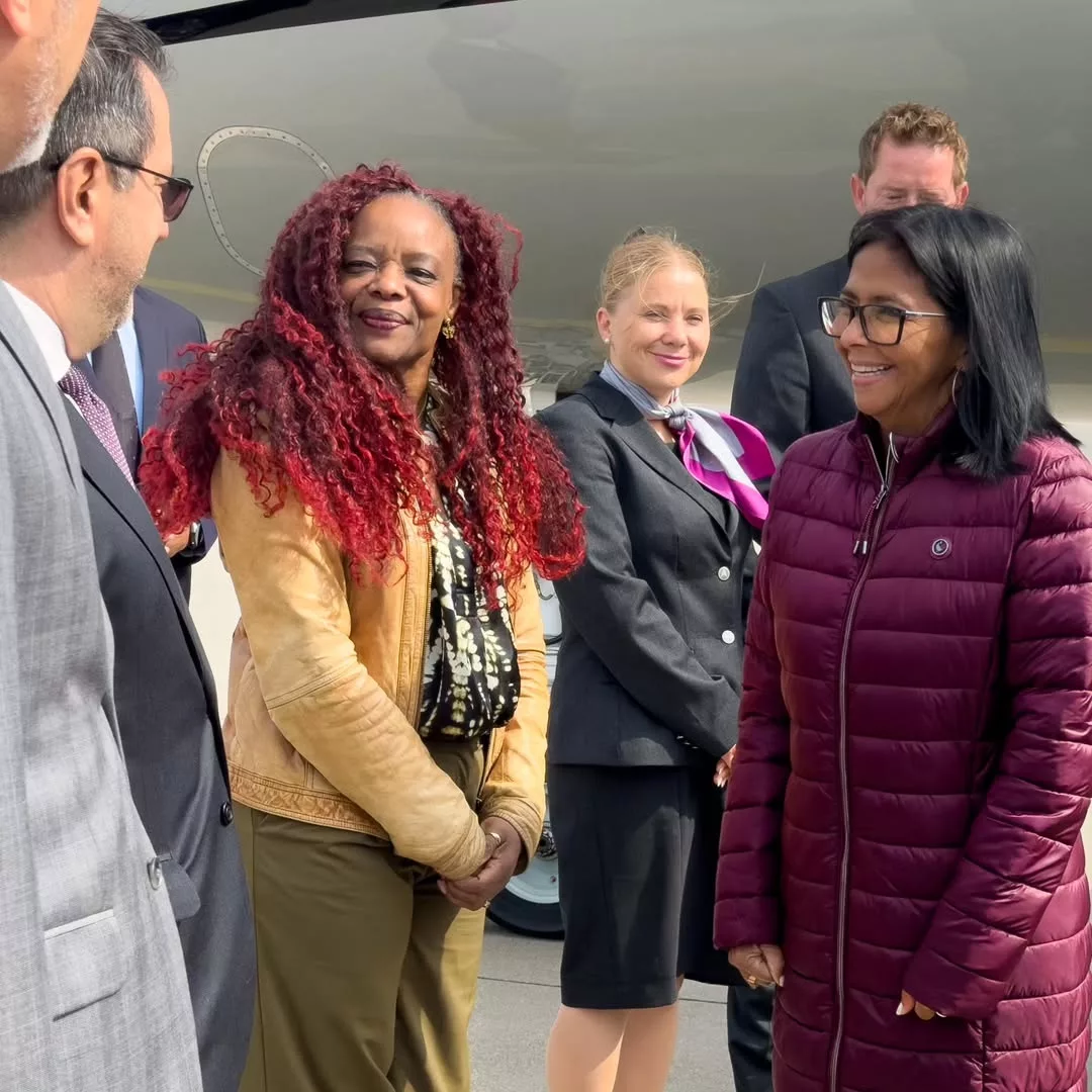 Delcy Rodríguez fue recibida por Phyllis Dreischor, Oficial de Proyectos, visitas y eventos de Alto Nivel del Ministerio de Relaciones Exteriores del gobierno de Países Bajos