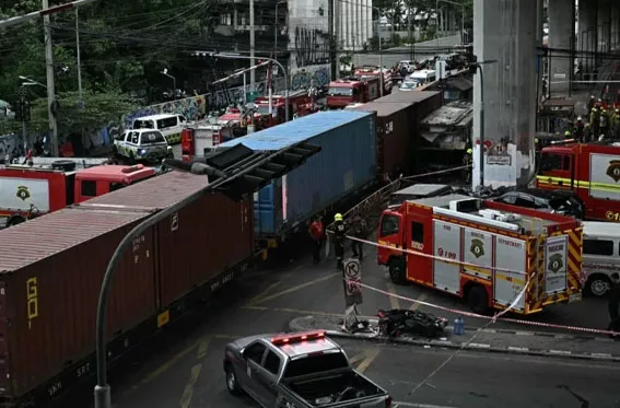 Fuerte colisión ferroviaria en el centro de Tailandia deja decenas de víctimas
