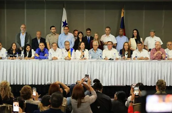 Manifiesto de Panamá plantea negociación política entre Machado y Rodríguez para lograr elecciones libres