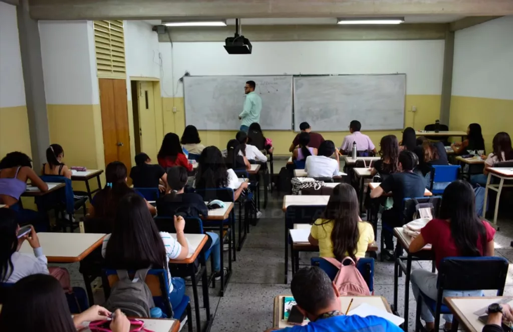Estudiantes de economía son los que escribirán la historia del país de las últimas tres décadas en materia económica