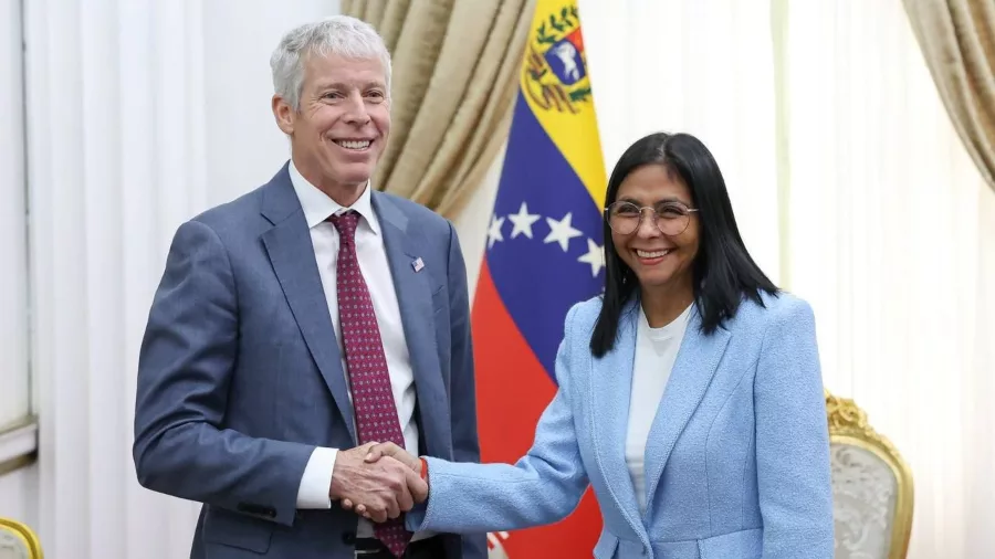 Chris Wright, secretario de Energía de Estados Unidos y la presidente encargada de Venezuela, Delcy Rodríguez