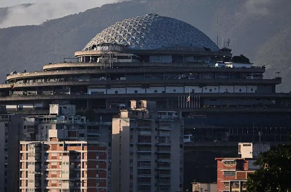 Familiares de presos políticos denuncian suspensión de visitas y traslados en El Helicoide