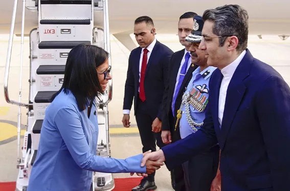 La presidenta encargada, Delcy Rodríguez, viaja a la India para fortalecer cooperación energética