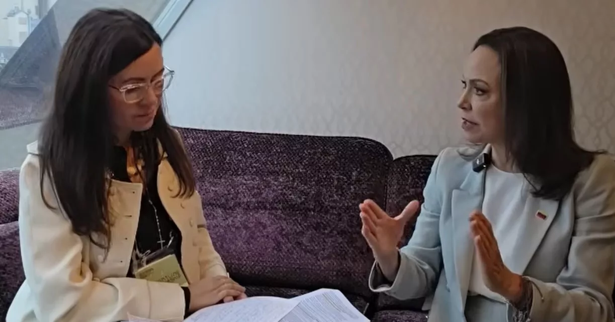 María Corina Machado, líder de la oposición venezolana, en entrevista con Carla Angola
